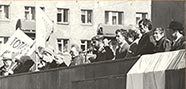 Почетные граждане г. Перми на трибуне во время первомайской демонстрации на Октябрьской площади. 1990 г. ф/ф 65(п)52