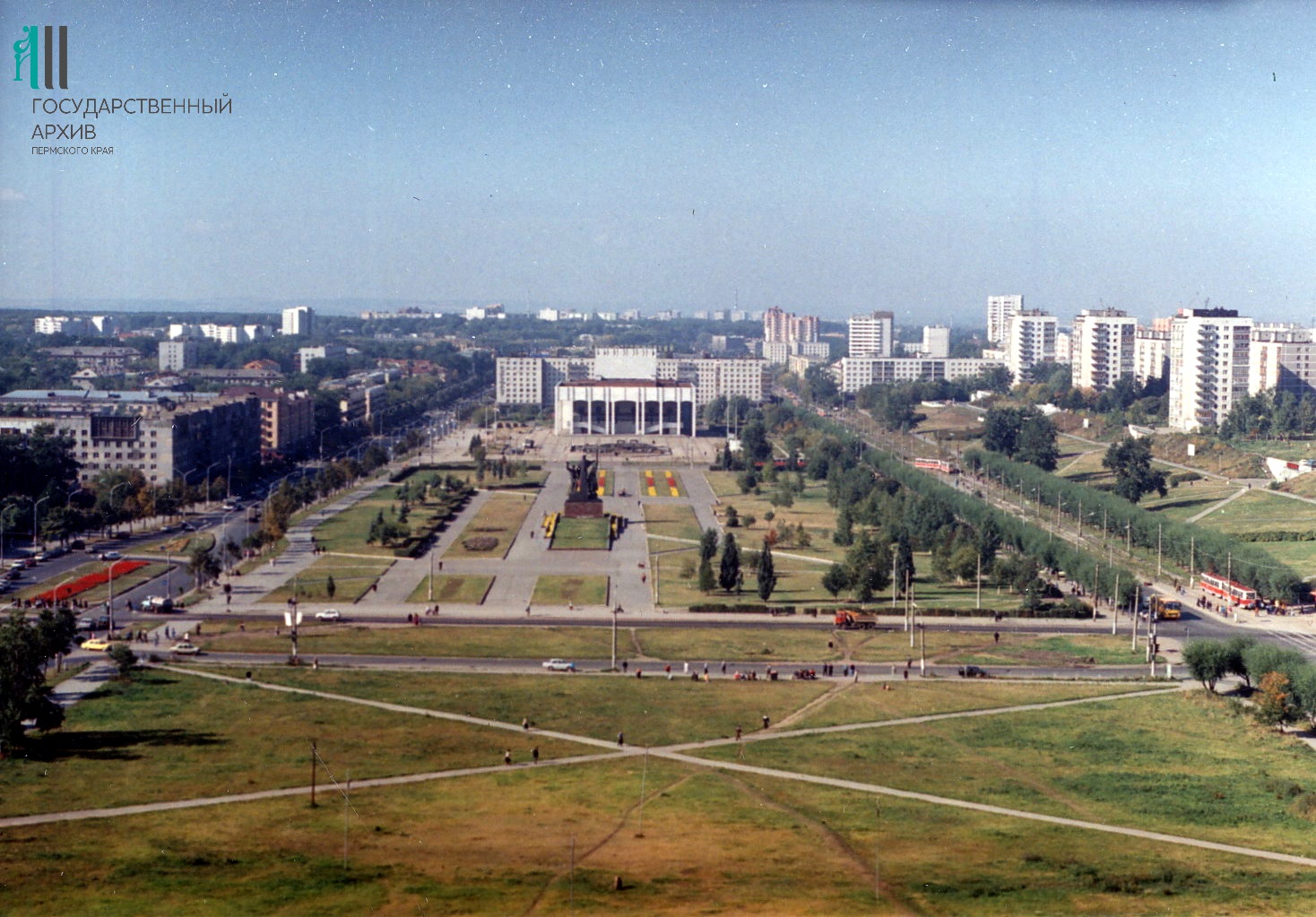 ФФ.1п.Оп.1п.Д.146.Л.1.Здание Пермского театра драмы,1996.jpg