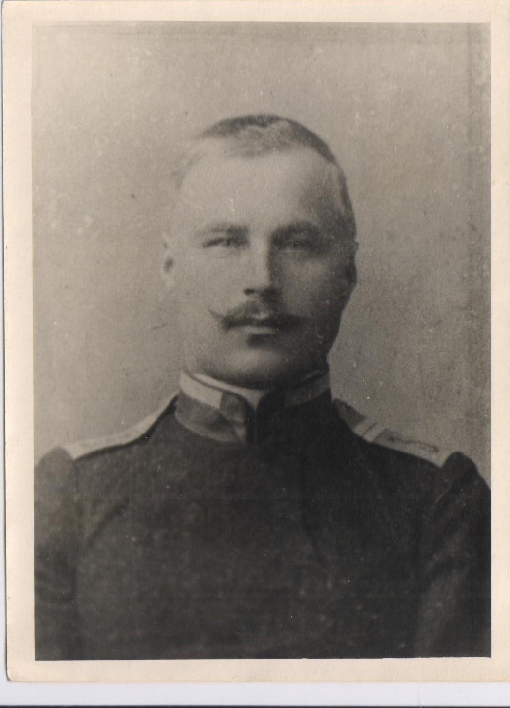 Н.В. Устюгов, отец В.Н. Устюгова в молодостиобрезанный.jpg