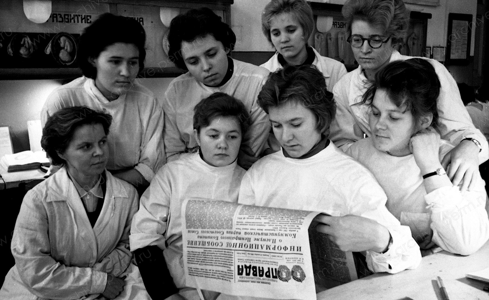 ФФ.Оп.61н_а.Д.3923.Л.7.Студенты 13 группы 2 курса лечебного факультета. 1962 г.jpg