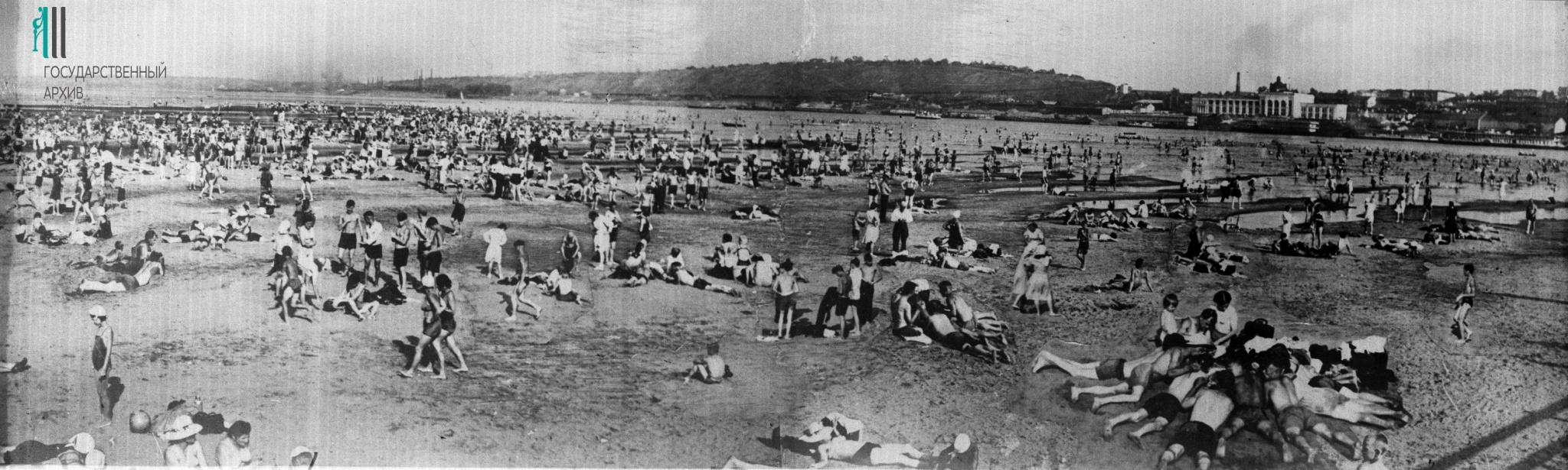 ФФ.24нс.Оп.24нс.Д.27.Л.1.Группа отдыхающих на пляже,1950е.jpg