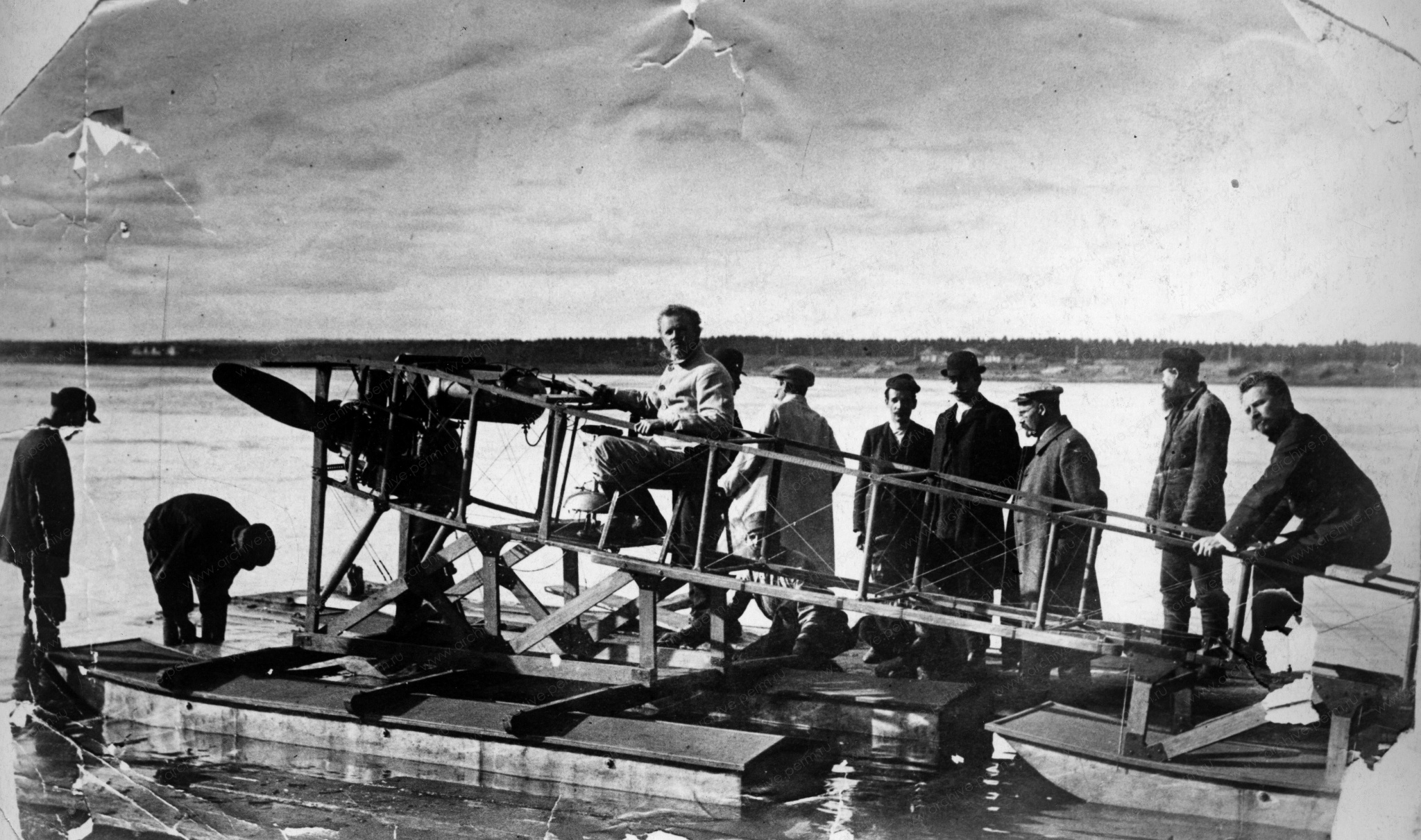 Ф.р-1588.Оп.1.Д.804.Л.01.Испытание аэрохода В.В.Каменского на Каме. 1913 г.jpg Ф.р-1588.Оп.1.Д.804.Л.01.Испытание аэрохода В.В.Каменского на Каме. 1913 г.jpg