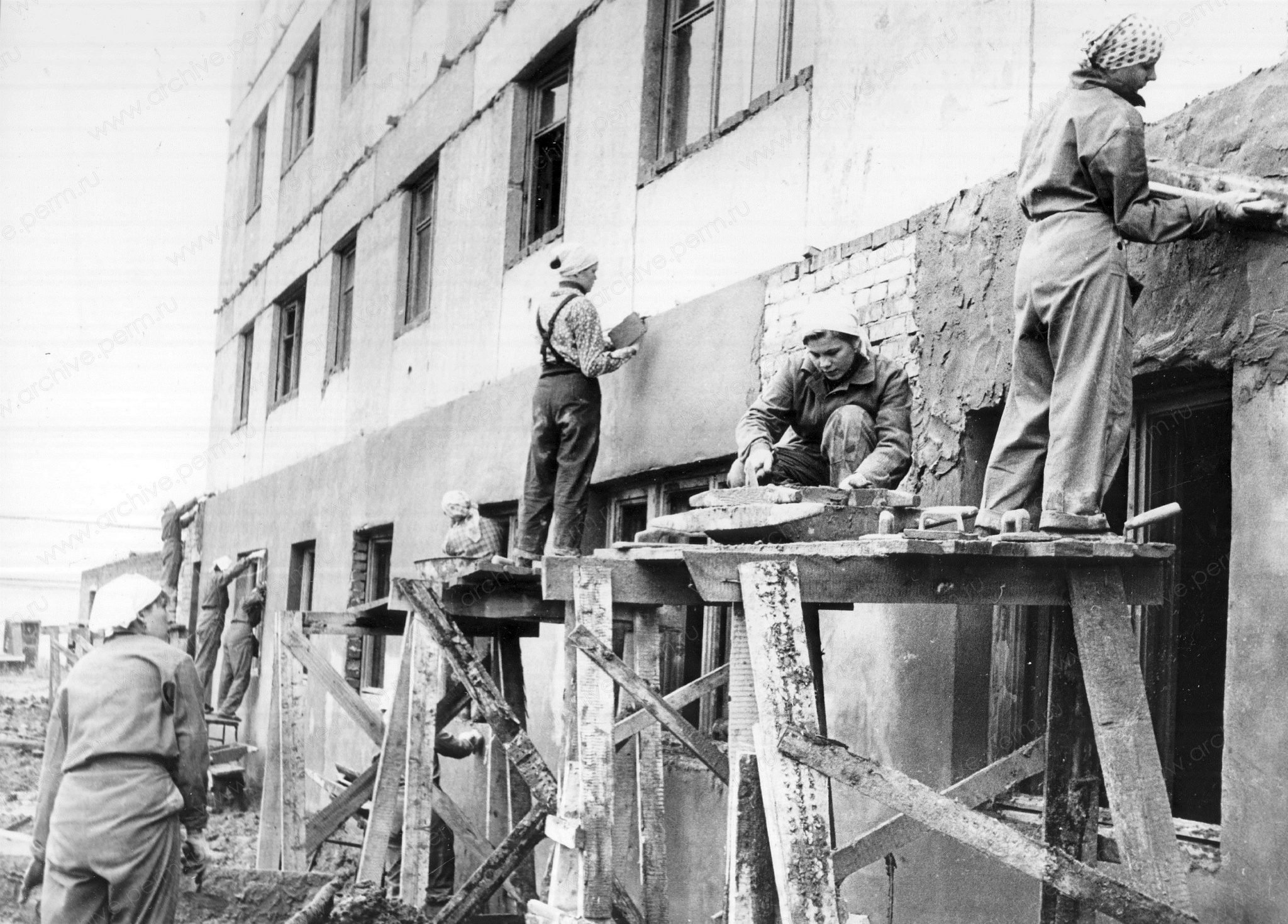 ФФ.Оп.5п.Д.0730. Студенты ССО Гренада ПГПИ 1983 Пермь..jpg