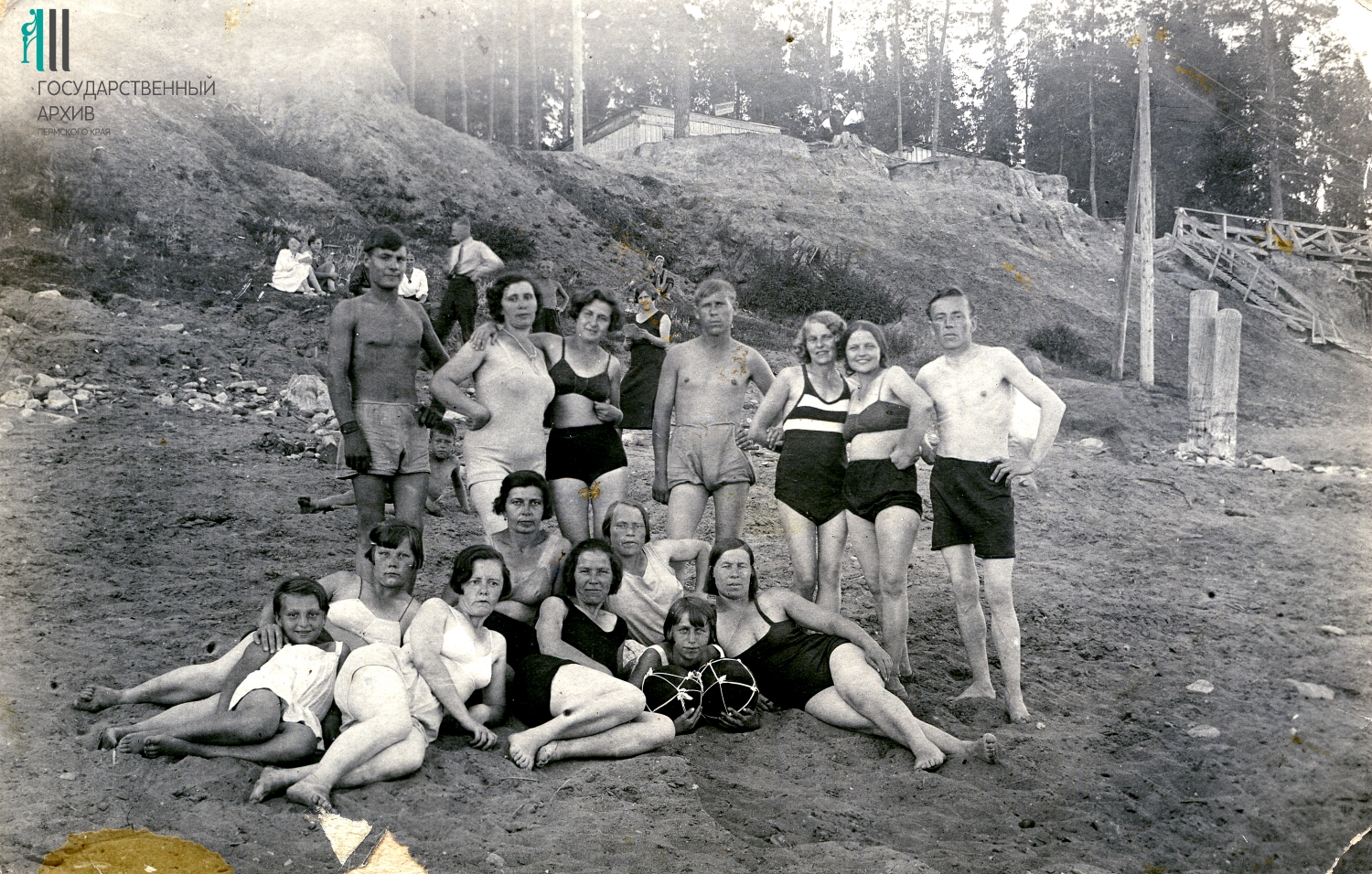 Ф.р-1764.Оп.1.Д.64.Л.2.Отдыхающие дома отдыха в Нижней Курье. 1934-1936 гг.jpg