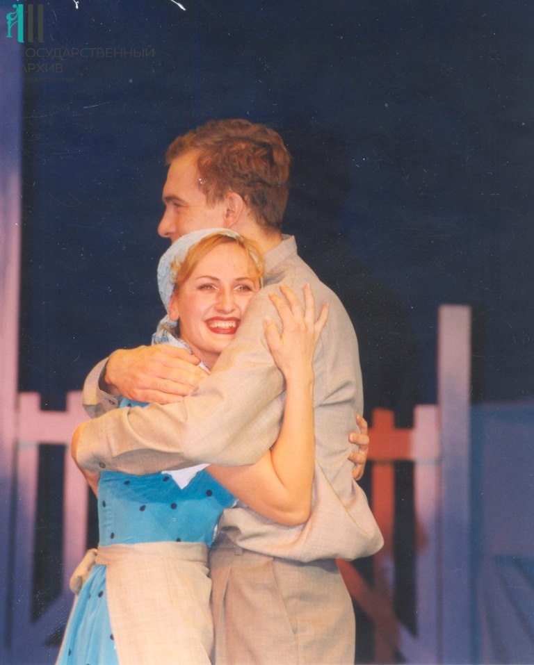 17. ФФ.18п.Оп.18п.Д.2870 Сцена из спектакля Пермского театра драмы В день свадьбы. 2002. Пермь.jpg