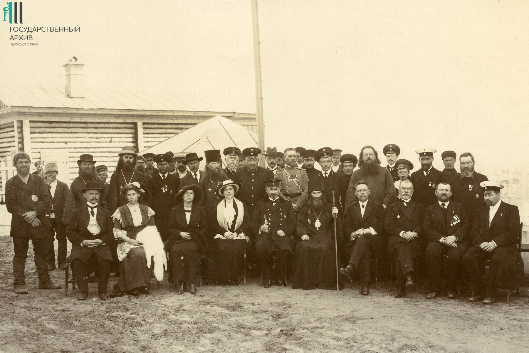 4_Ф.р-1327.Оп.1.Д.152.Л.1 Лозино-лозинский с супругой и андроник. 1915 г..jpg