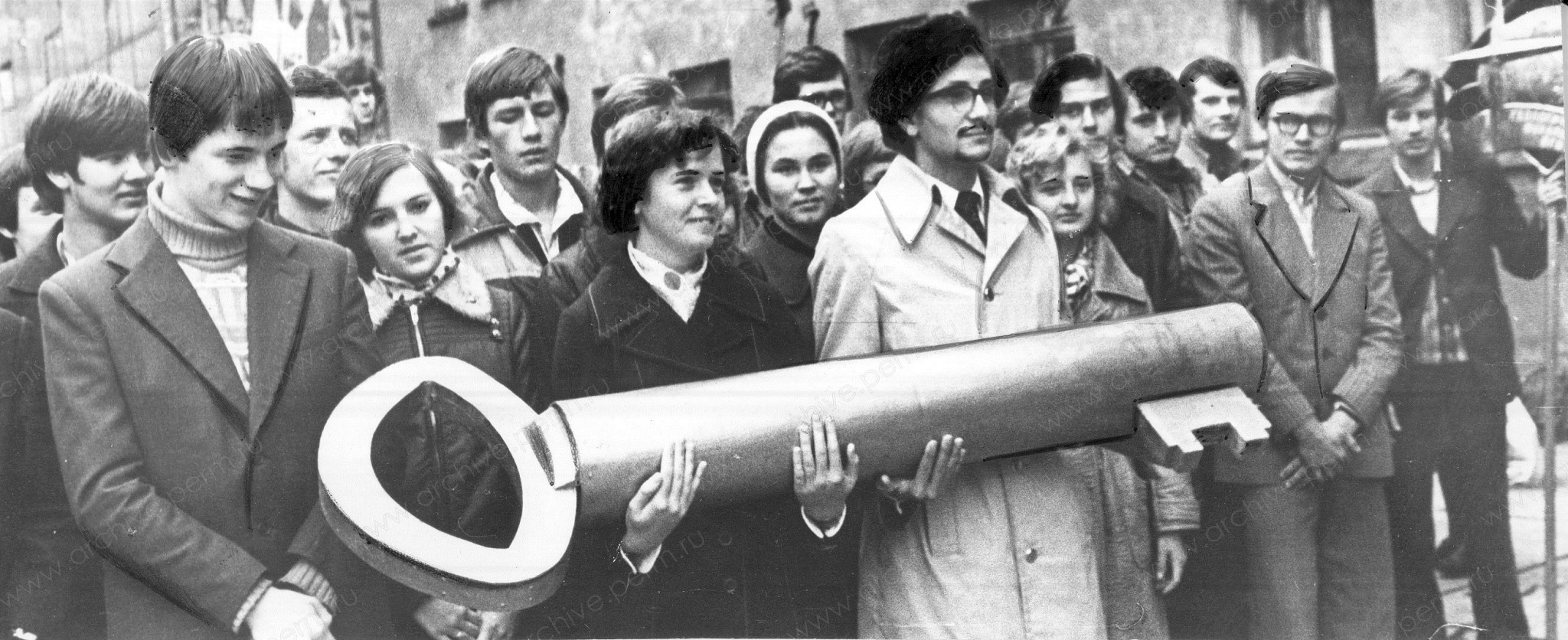 ФФ.Оп.61п.Д.05036.Праздник посвящения в студенты в ПГУ,Пермь,1977г.jpg