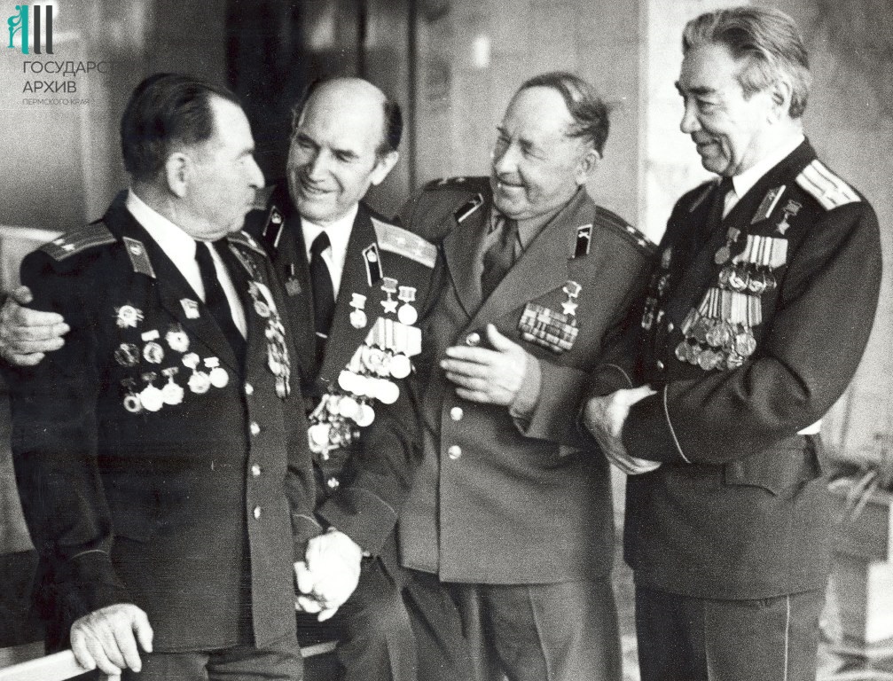 ФФ.18п.Оп.18п.Д.1937. Герои Советского Союза Попов М.Н. Астафьев В.М. Полыгалов В.А. Гатаулин. 1994. Пермь.jpg