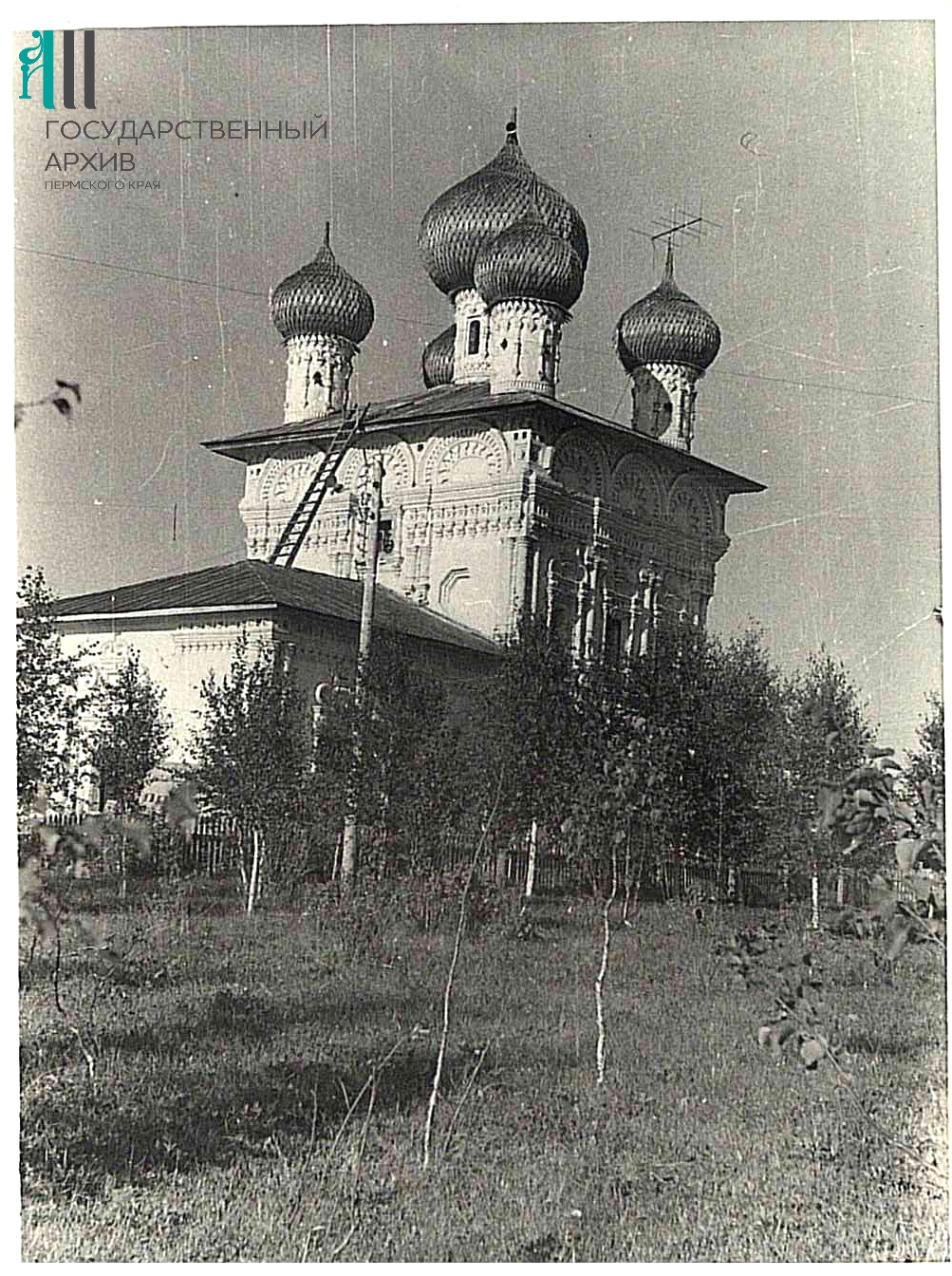 Общий вид Никольской церкви в г. Ныробе, бд. ГАПК. Ф. р-1687. Оп. 1. Д. 614.jpg