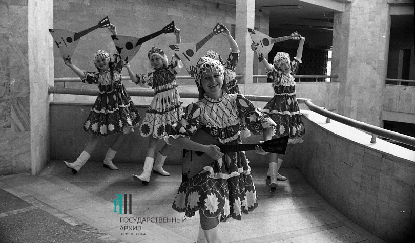 ФФ.50н.Оп.50н.Д.134.Л.5.Школьники во время занятий в кружках и секцияхПермского Городского Дворца творчества юных.1987 г..jpg