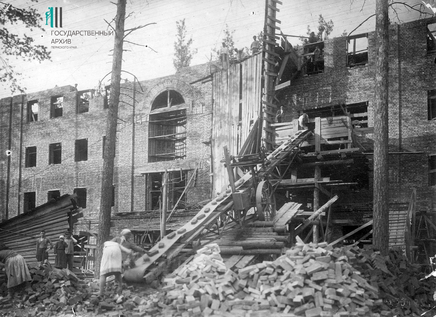 ФФ.Оп.61п.Д.09406.Строительство корпуса Камского ЦБК,Пермск.обл,1930е г.jpg