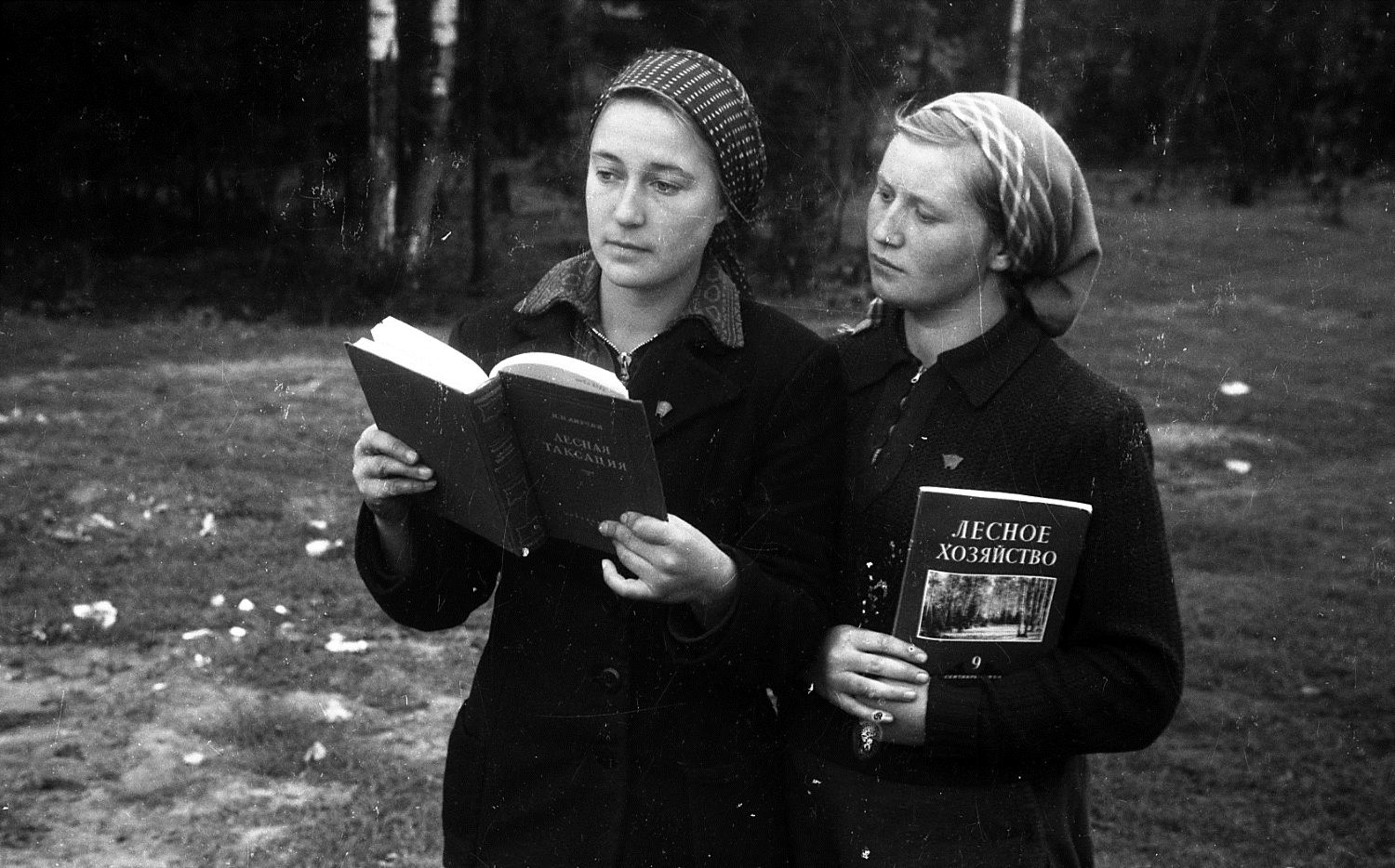 ФФ.Оп.61н-а.Д.4157.Л.28.Студенты Суводского и Кудымкарск.о лесотехнич. техникумов на практике в Гайвинском лесничестве . 1956 г.jpg