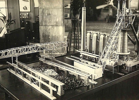 Макет коксохимического завода на первой Молотовской областной промышленной выставке