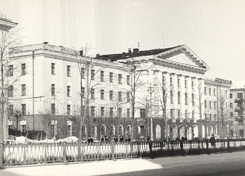 Здание Пермского строительного техникума, в котором в 1953-1958 гг. располагался Молотовский горный институт
