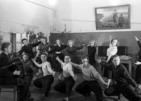 Самодеятельные народные коллективы и кружки ДК им.Сталина (ДК Солдатова).