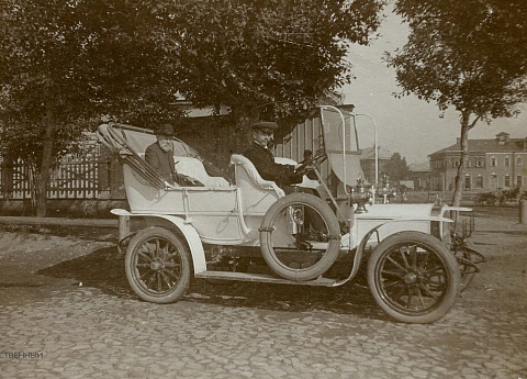 Автомобиль, сфотографированный во время одной из поездок ботаника Павла Сюзева по России