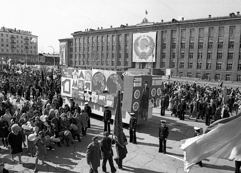 1 мая - Праздник весны и труда в России. 