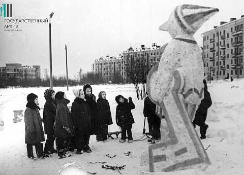 Снежная скульптура "Буратино"